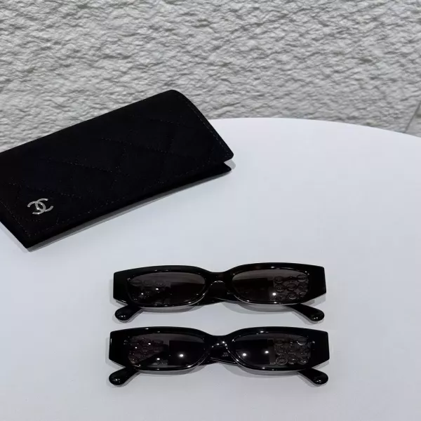 샤넬 진주 장식 포인트 선글라스