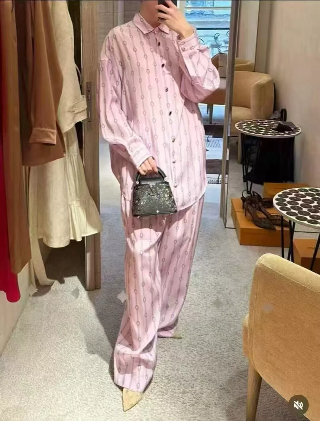 루이비통 원형 스트라이프 프린트 홈웨어 세트 상세 이미지 13