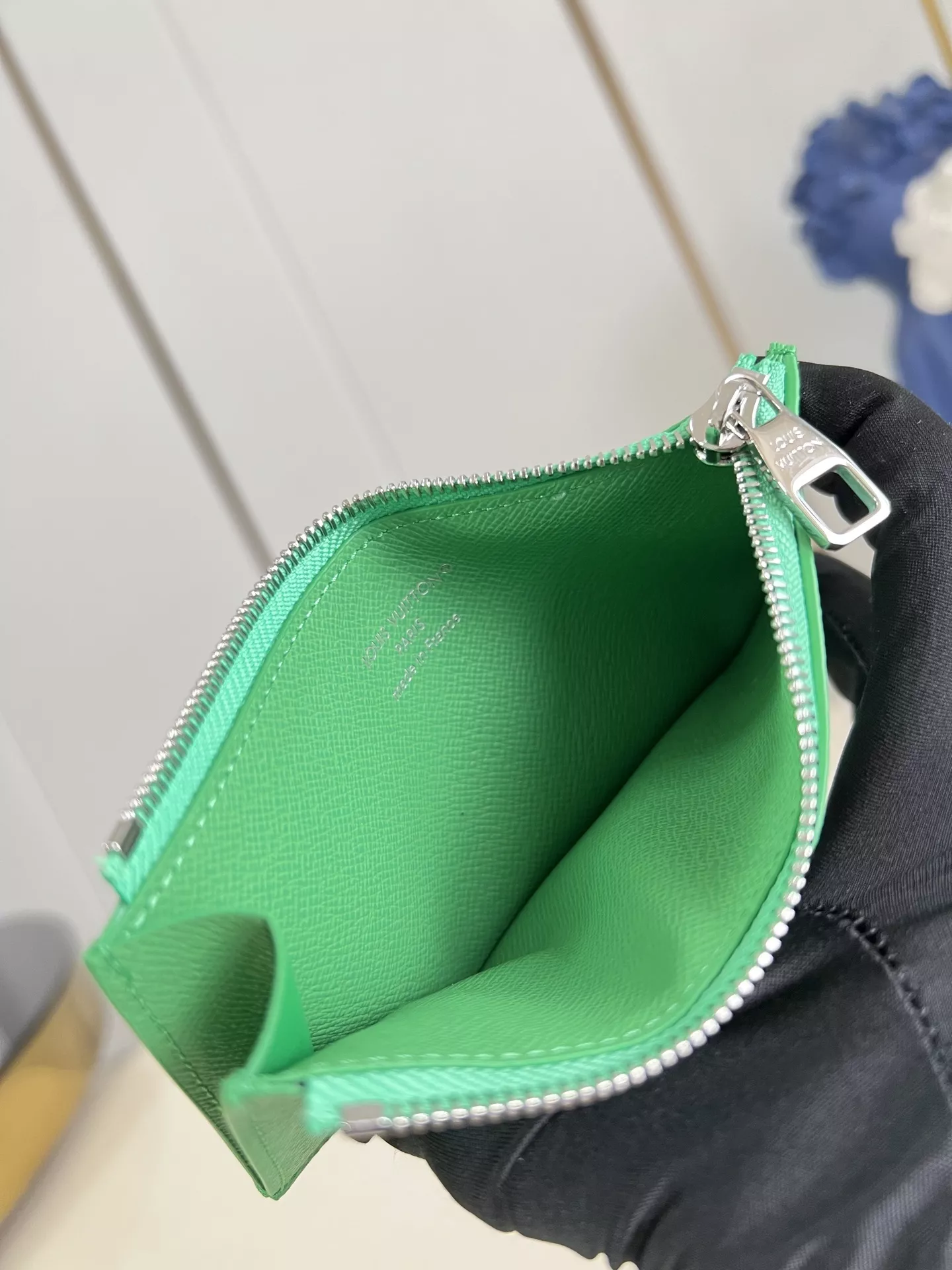 루이비통 타이가 모노그램 캔버스 카드 지갑 상세 이미지 6