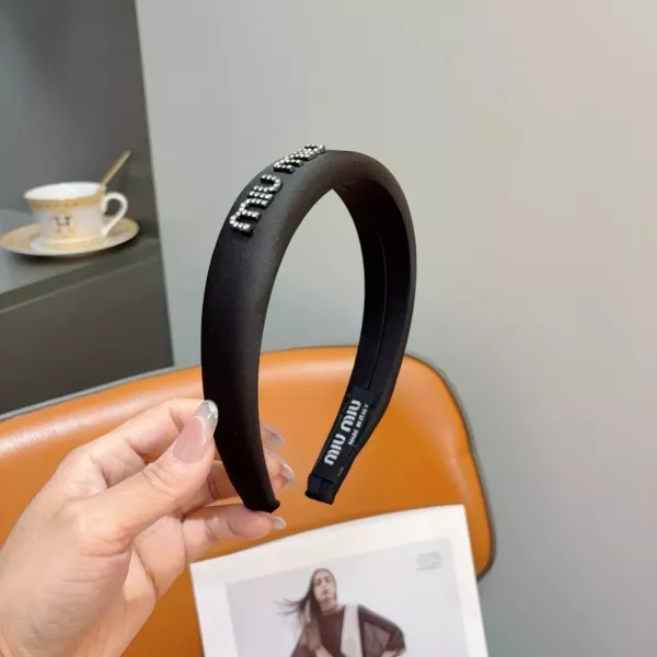 미우미우 새틴 스펀지 헤어밴드
