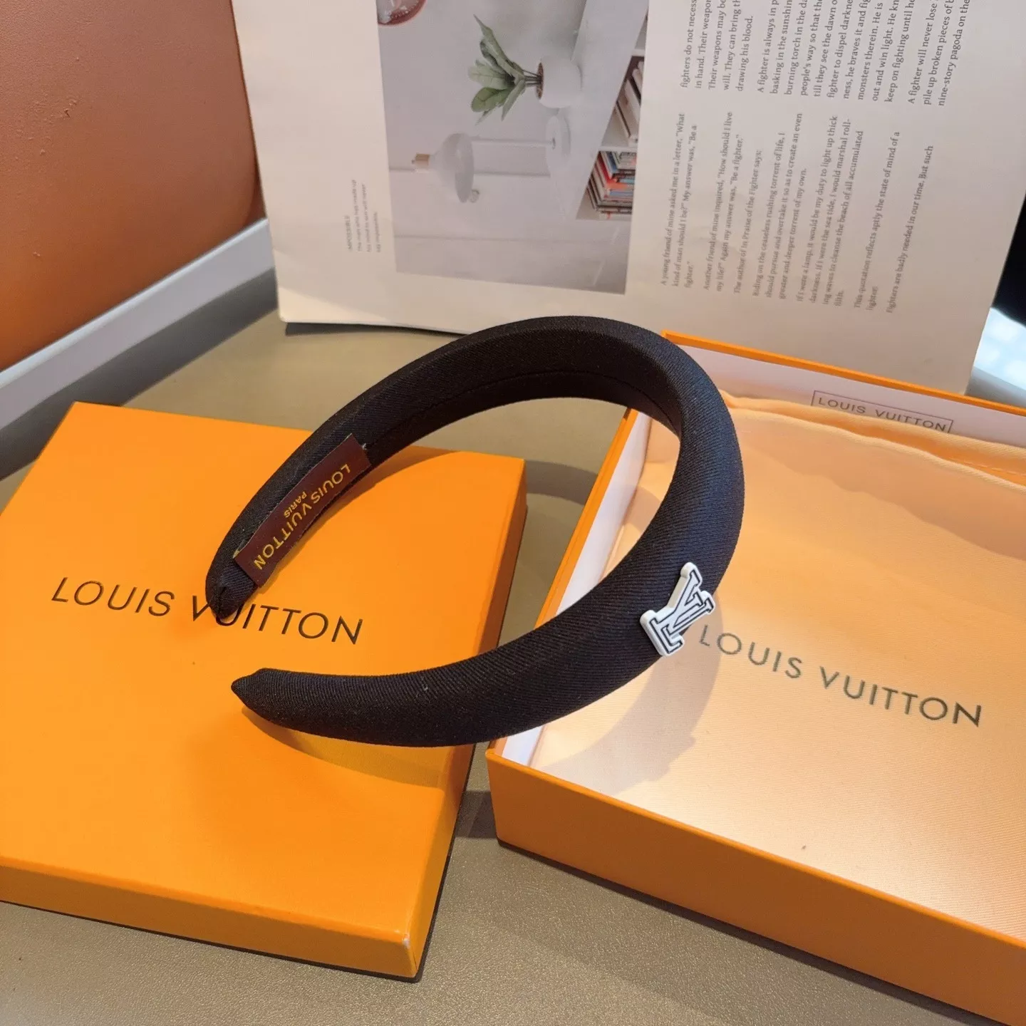 루이비통 로고 포인트 패브릭 머리띠 상세 이미지 7
