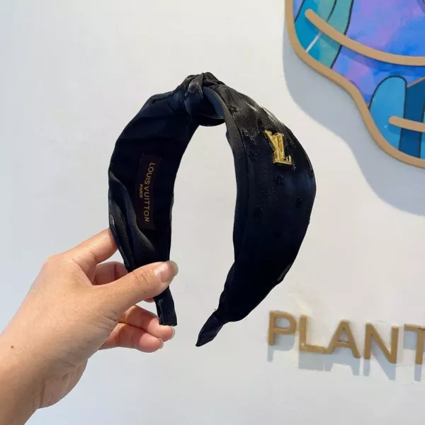 루이비통 새틴 와이드 머리띠