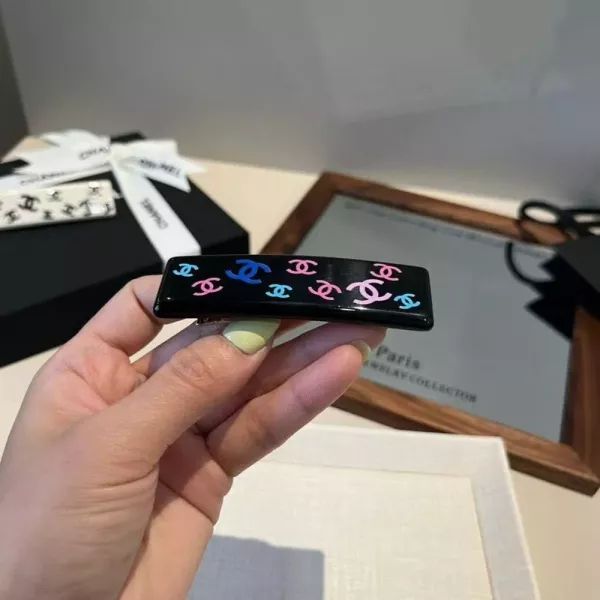 샤넬 로고 장식 발레타 핀