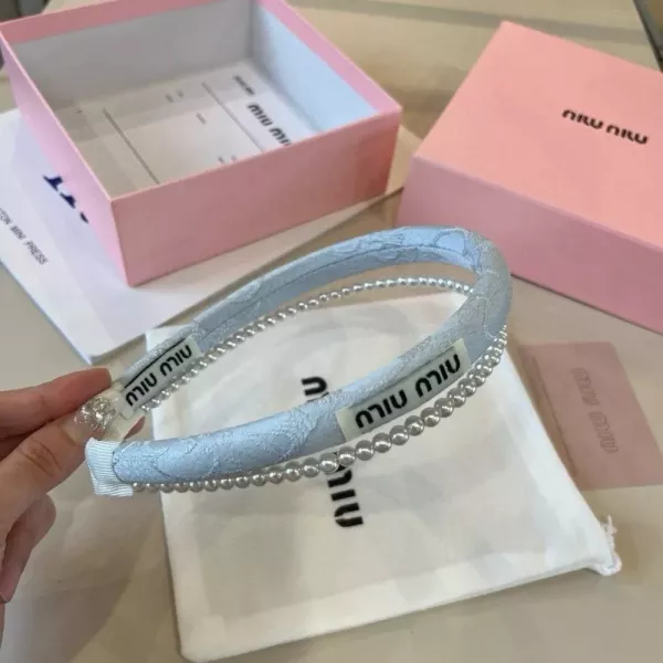 미우미우 로고 장식 발광