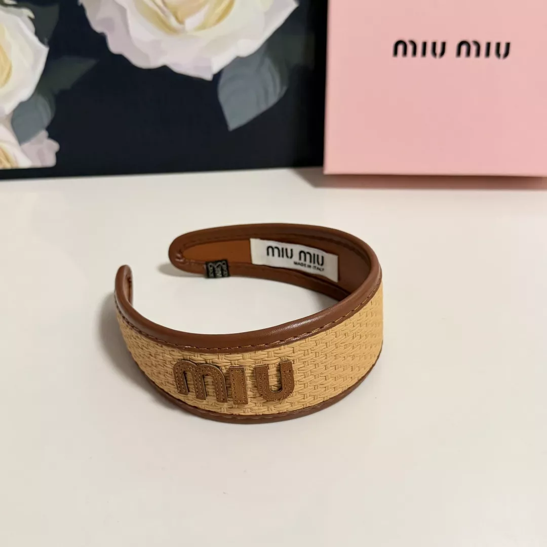 미우미우 로고 포인트 헤어 액세서리 상세 이미지 2
