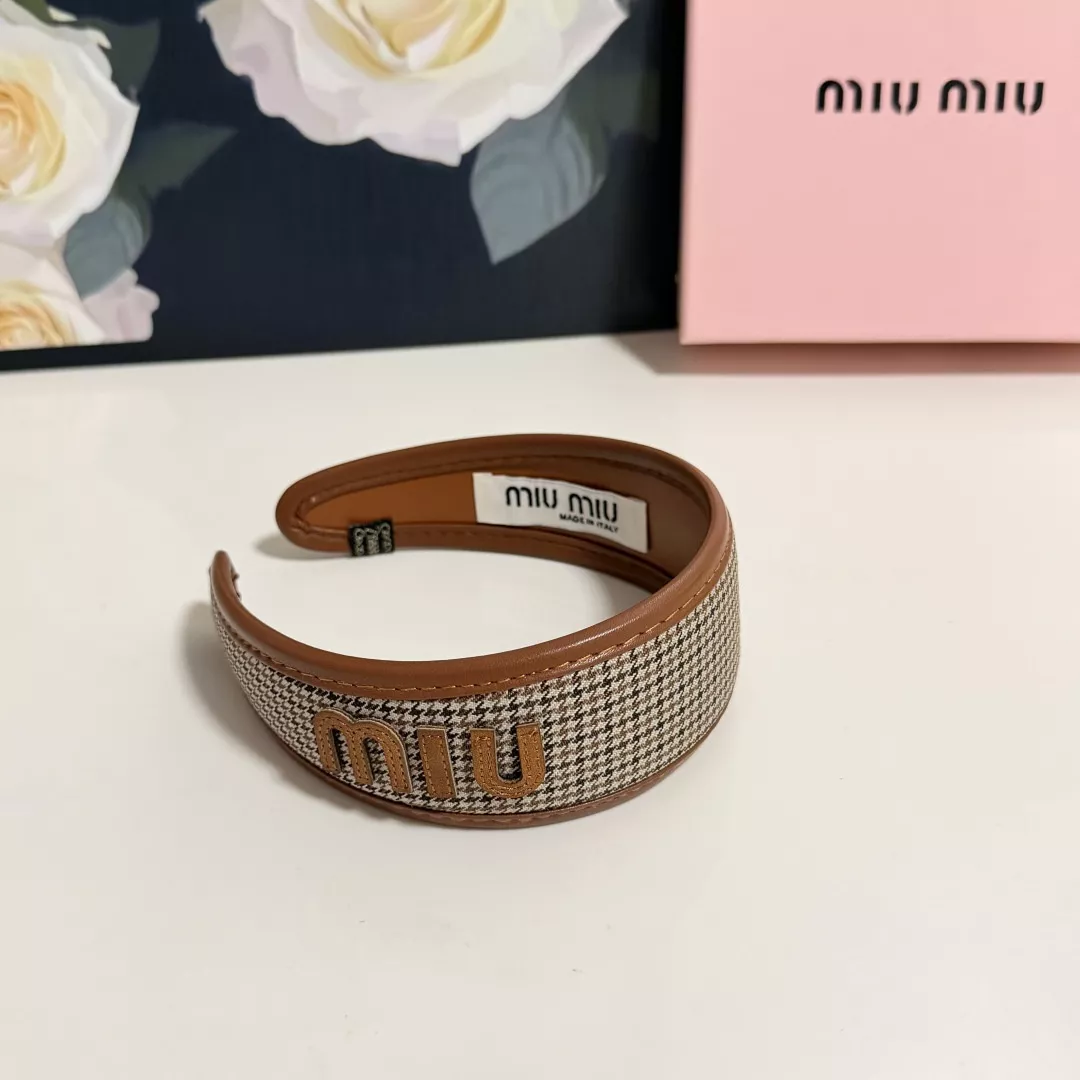 미우미우 로고 발광 머리띠 상세 이미지 2