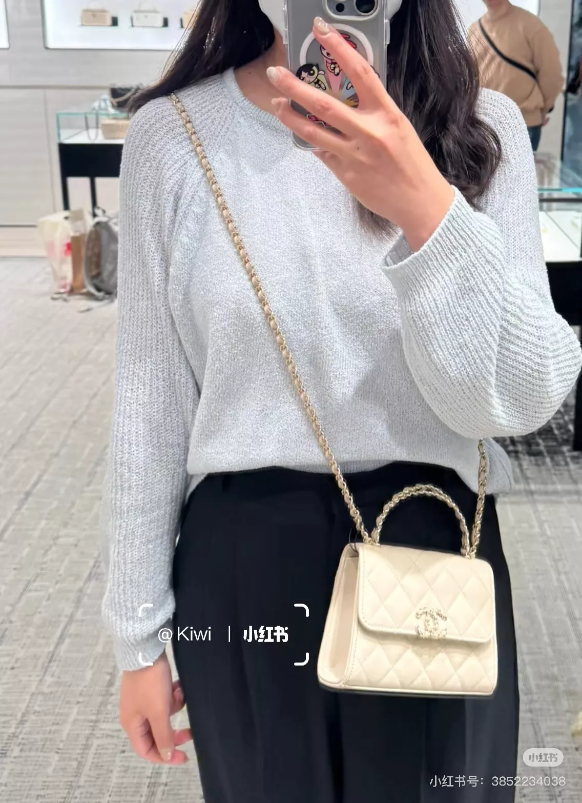 샤넬 체인 핸들 퀼팅 폰백 상세 이미지 12