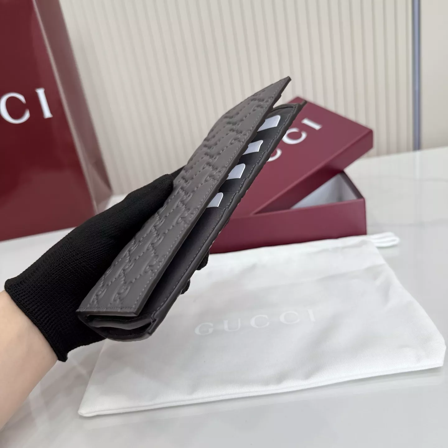 구찌 GG 엠블럼 엠보 소가죽 지갑 상세 이미지 4