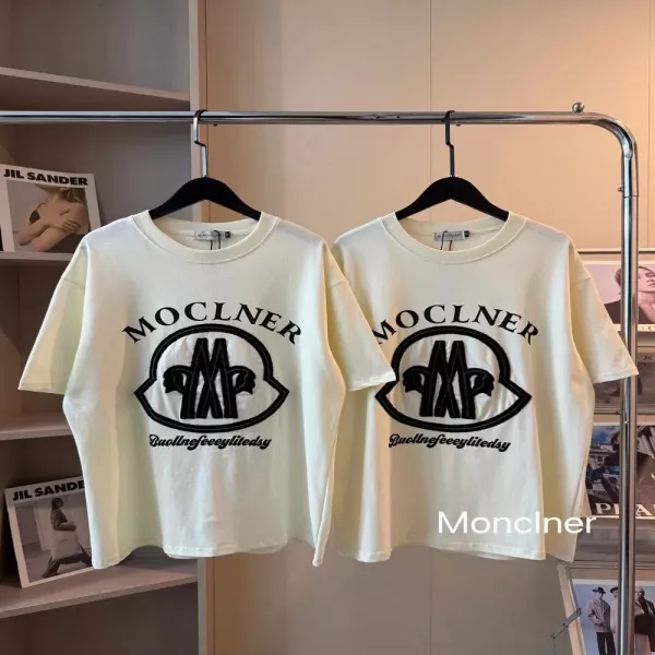 몽클레어 빅로고 자수 크림 반소매 티셔츠