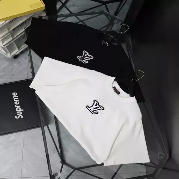 루이비통 클래식 로고 입체 자수 반소매 티셔츠