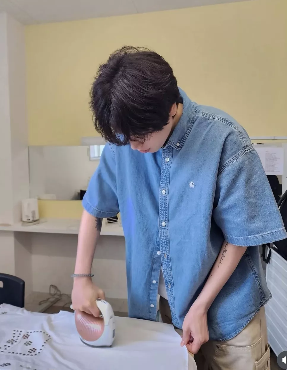 칼하트 워싱 자수 로고 데님 반소매 셔츠 상세 이미지 23