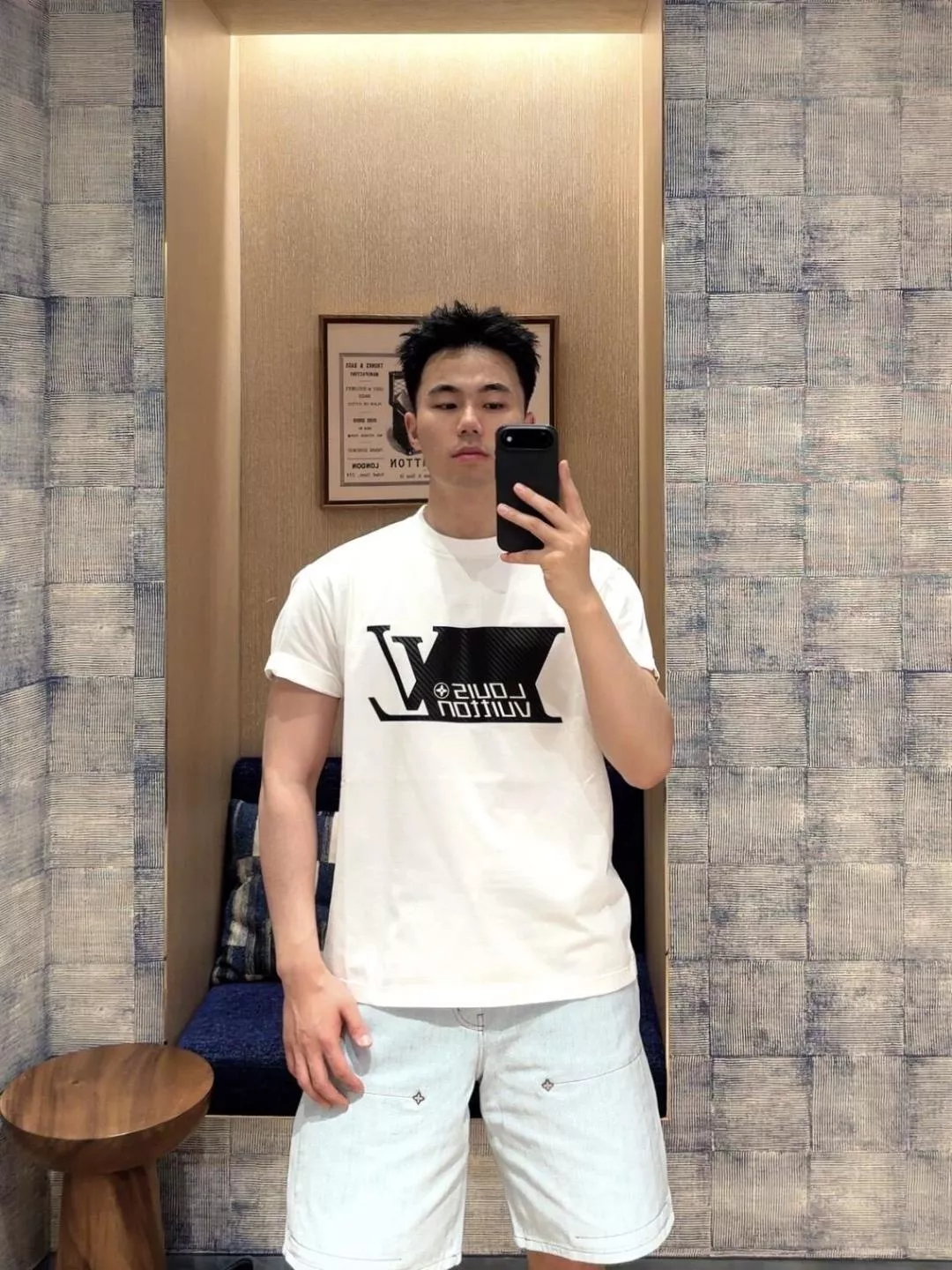 루이비통 카본 패턴 로고 반소매 티셔츠 상세 이미지 14