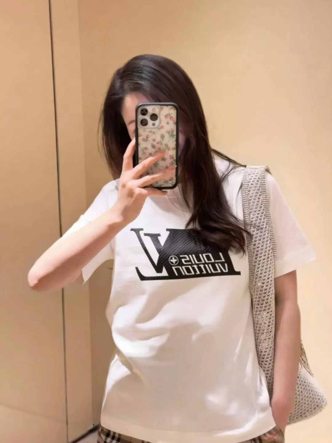 루이비통 카본 패턴 로고 반소매 티셔츠 상세 이미지 13