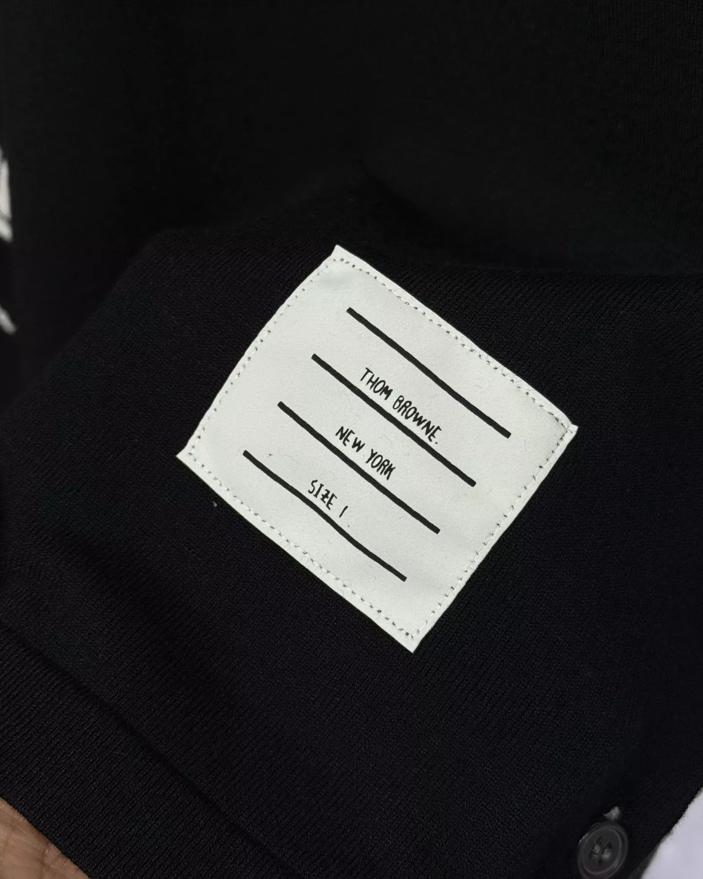 톰브라운 사선 완장 깃털 자카드 니트 티셔츠 상세 이미지 10