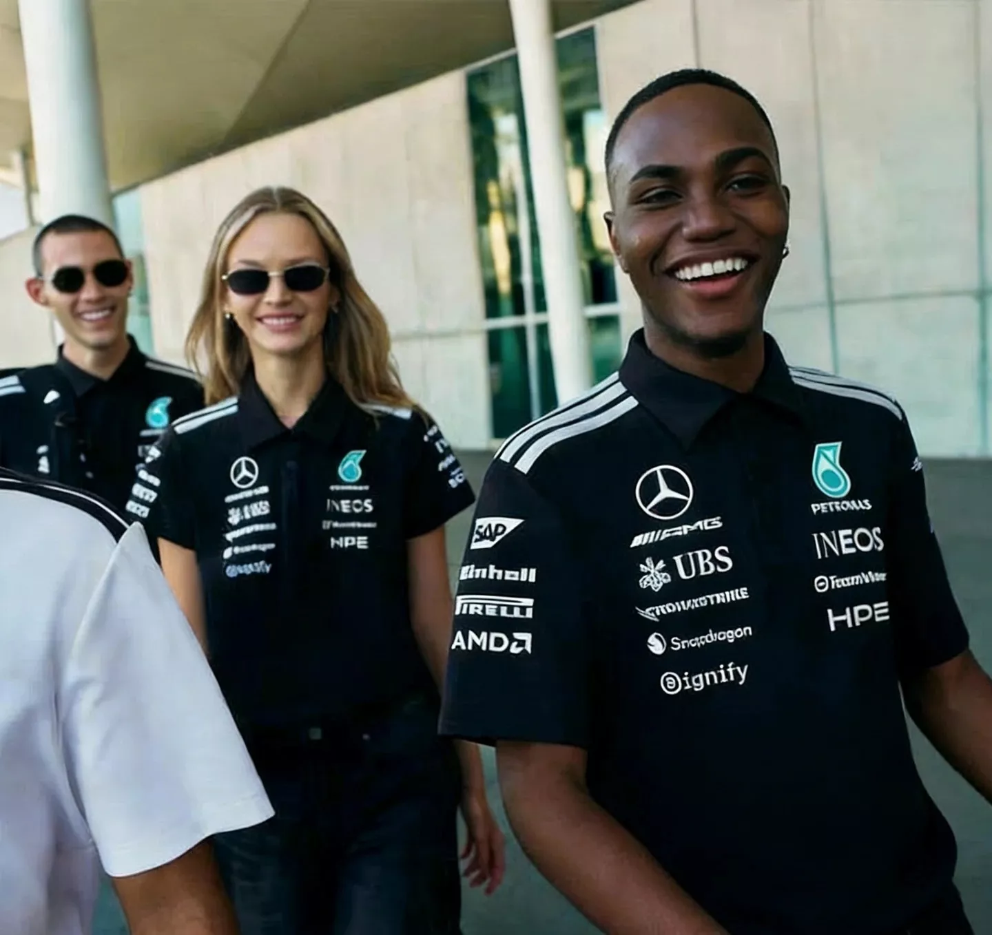 아디다스 메르세데스 AMG 페트로나스 F1팀 반소매 폴로 셔츠 상세 이미지 13