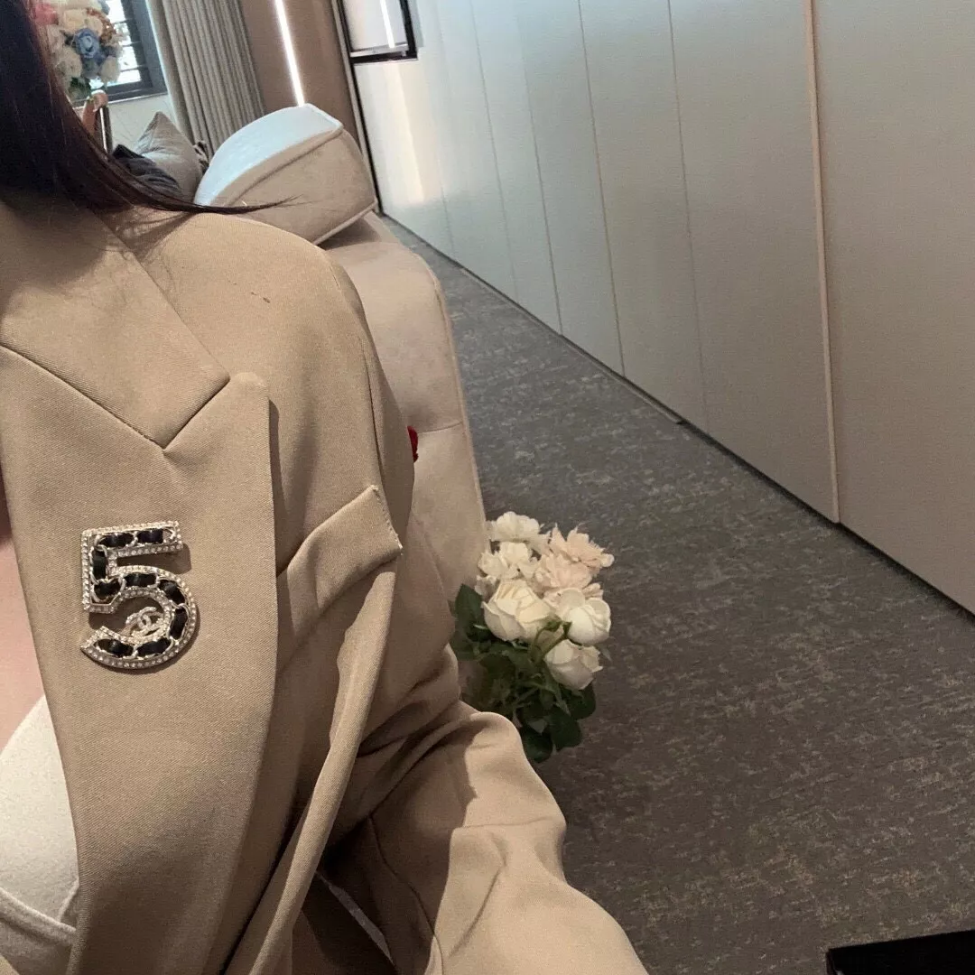 샤넬 숫자 오브제 브로치 상세 이미지 9