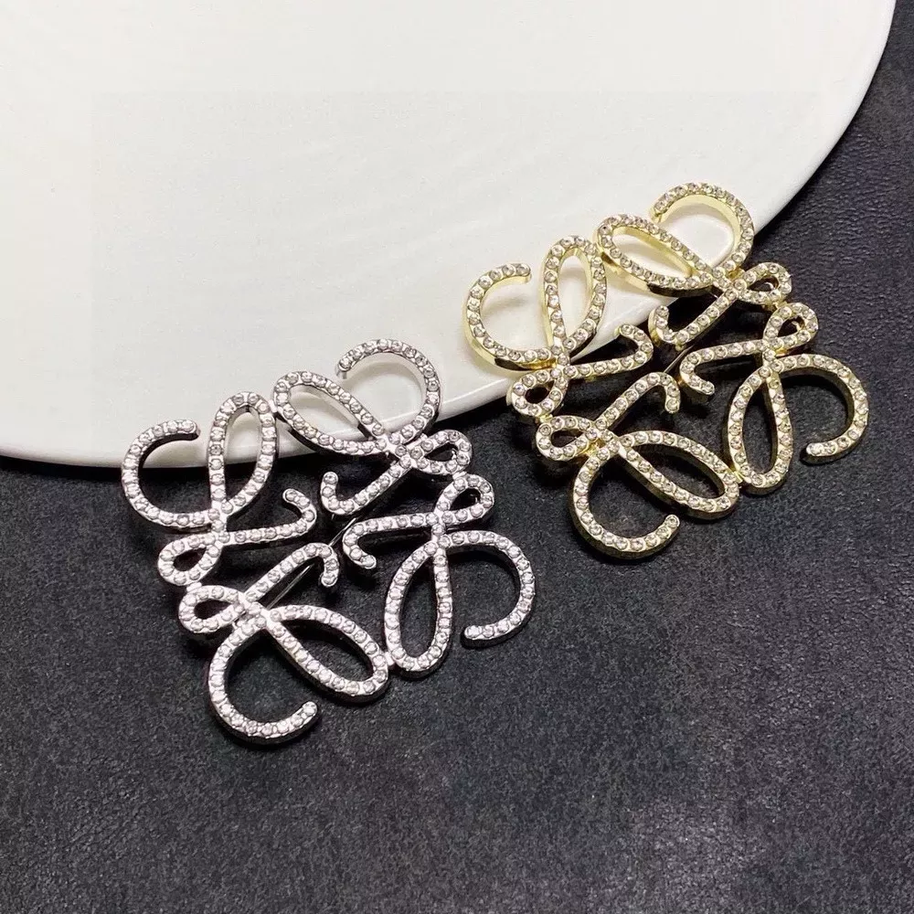 로에베 라인 로고 큐빅 브로치