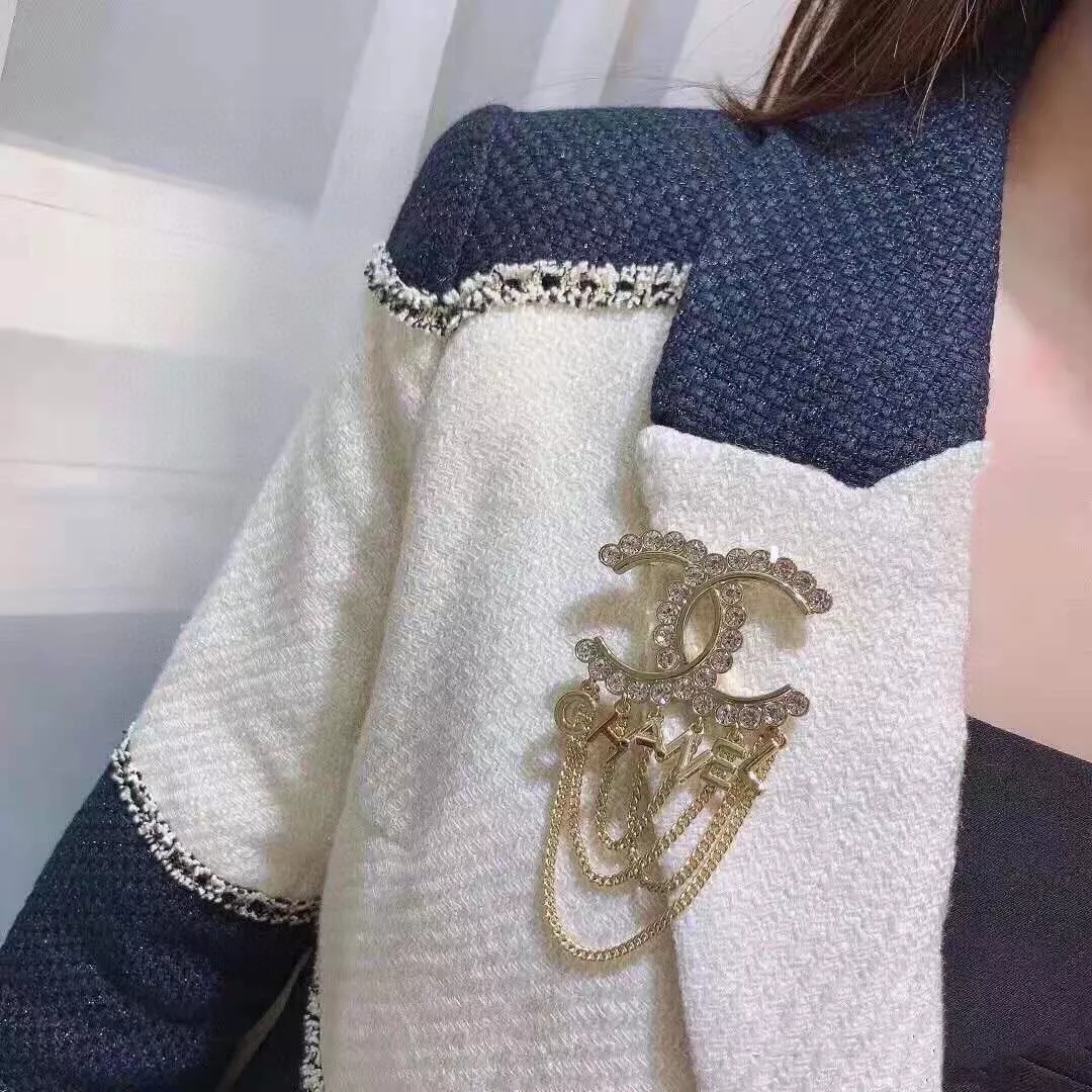 샤넬 레터링 체인 태슬 장식 브로치 상세 이미지 7