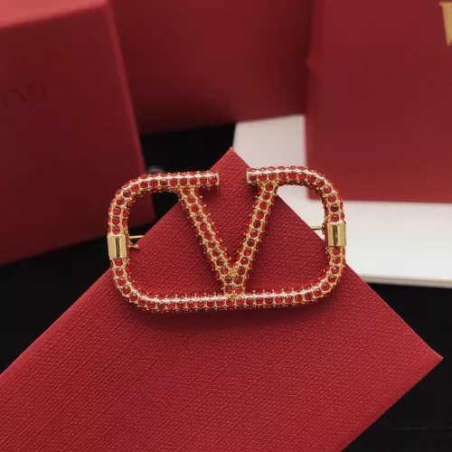 발렌티노 V 로고 풀큐빅 브로치