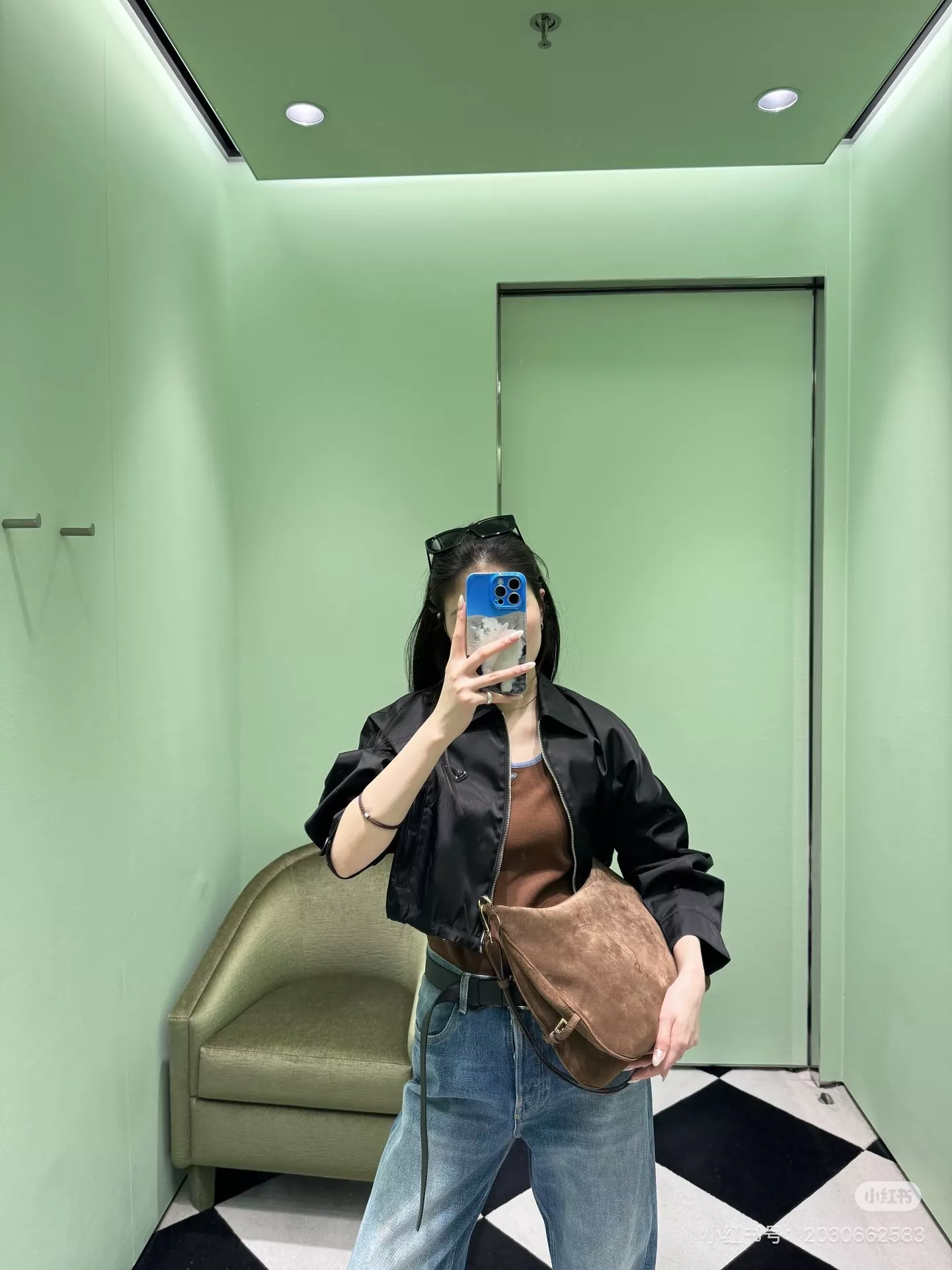 프라다 스웨이드 레더 숄더백 상세 이미지 12