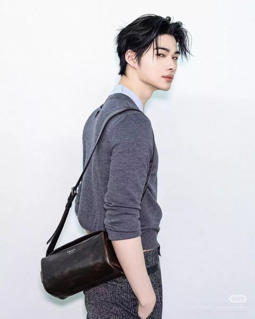 프라다 빈티지 무드 레더 보스턴 숄더백 상세 이미지 21
