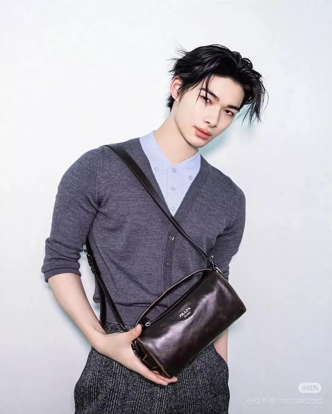 프라다 빈티지 무드 레더 보스턴 숄더백 상세 이미지 22