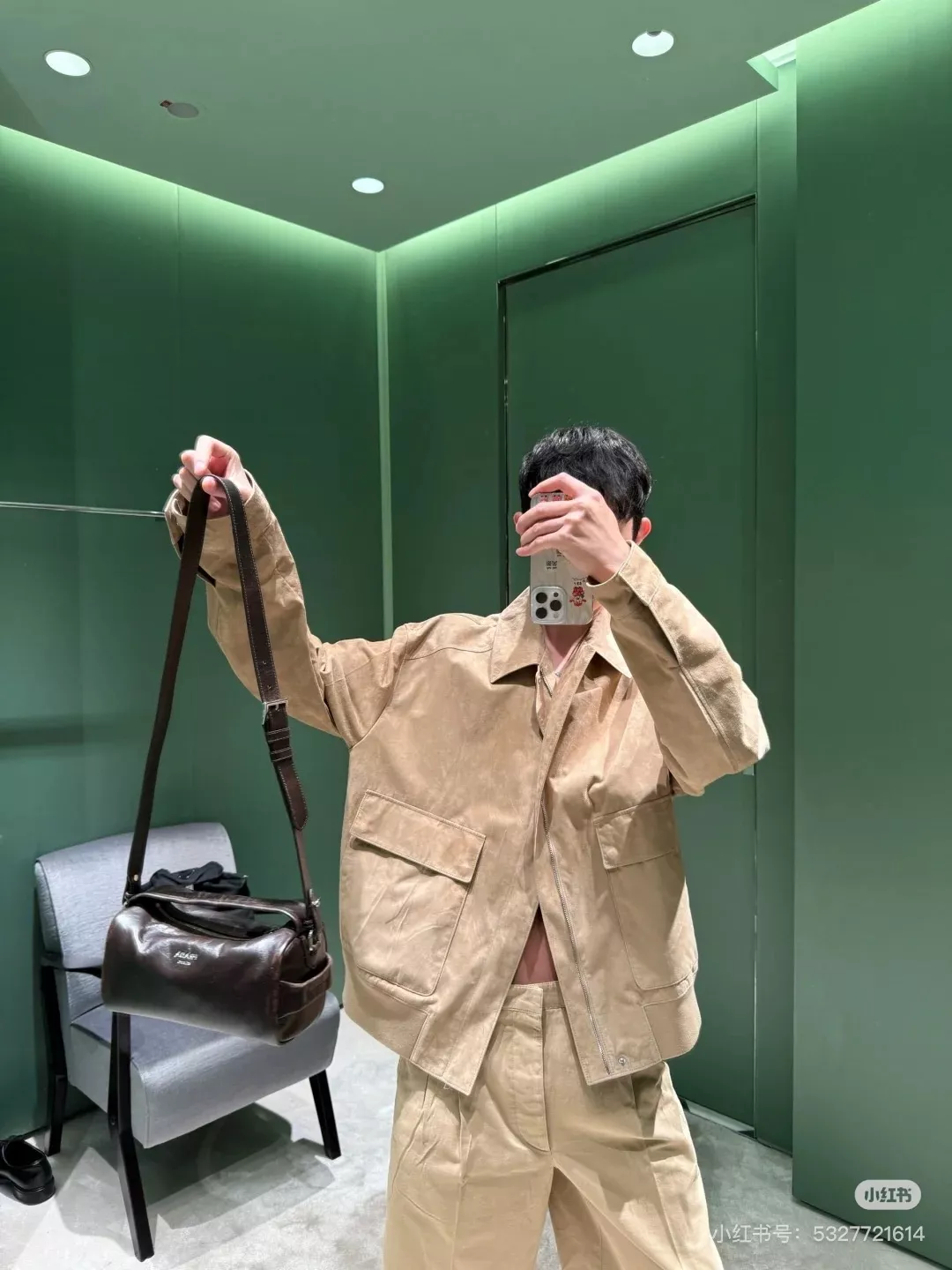 프라다 빈티지 무드 레더 보스턴 숄더백 상세 이미지 28