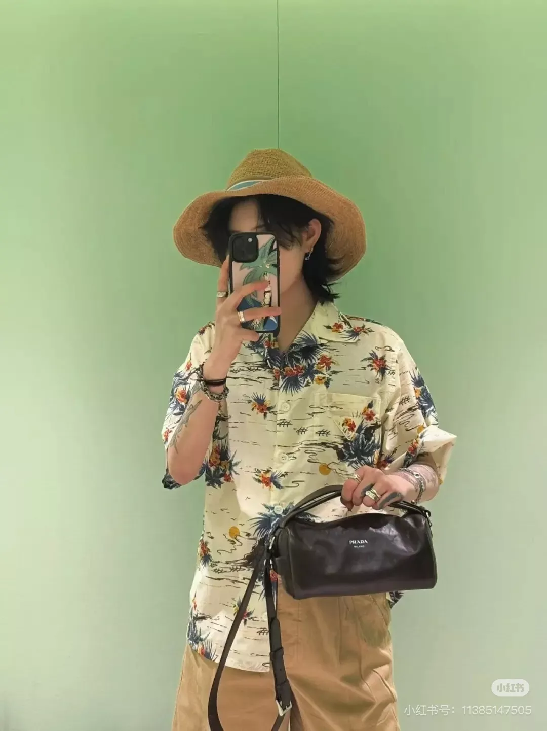 프라다 빈티지 무드 레더 보스턴 숄더백 상세 이미지 19