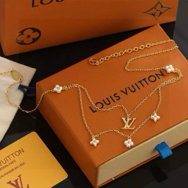 루이비통 LV 레터링 참 체인 목장식