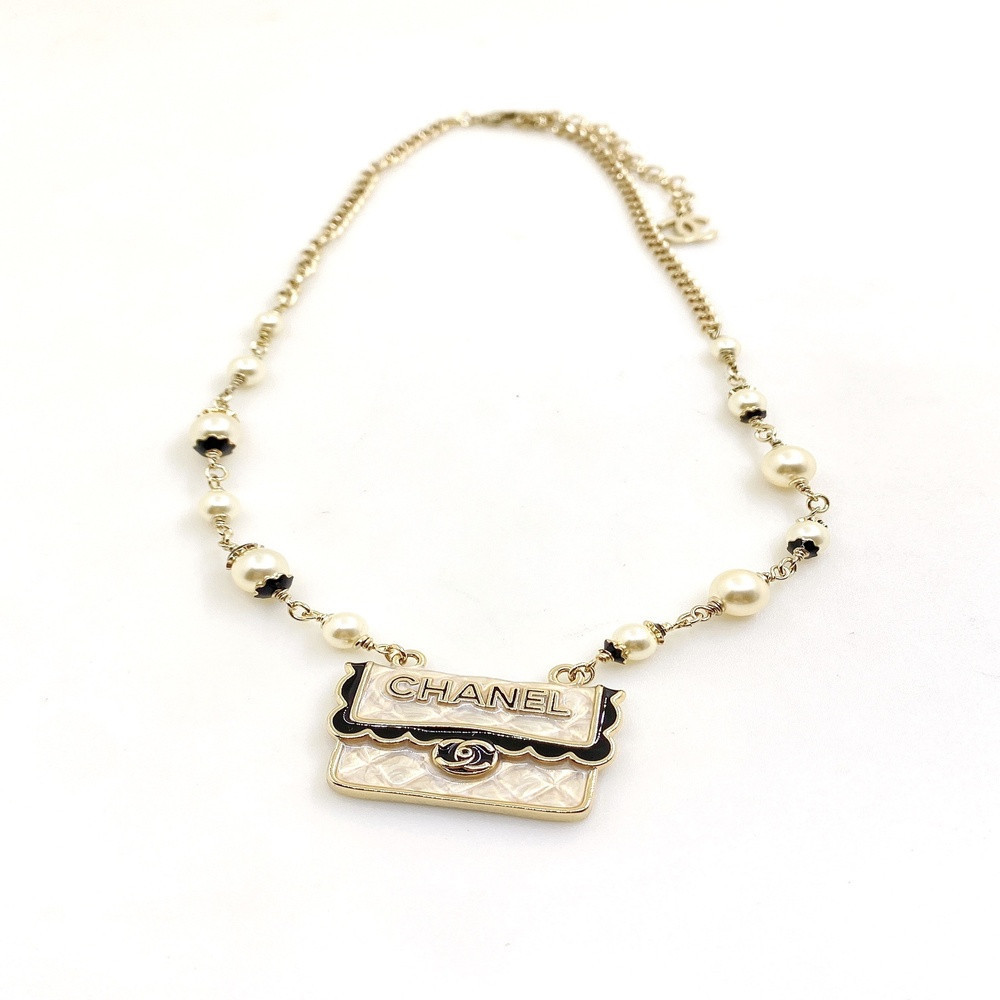 샤넬 화이트 백 모티브 체인 네크리스