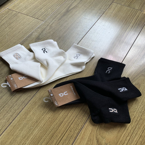 온 자수 코튼 중단목 양말