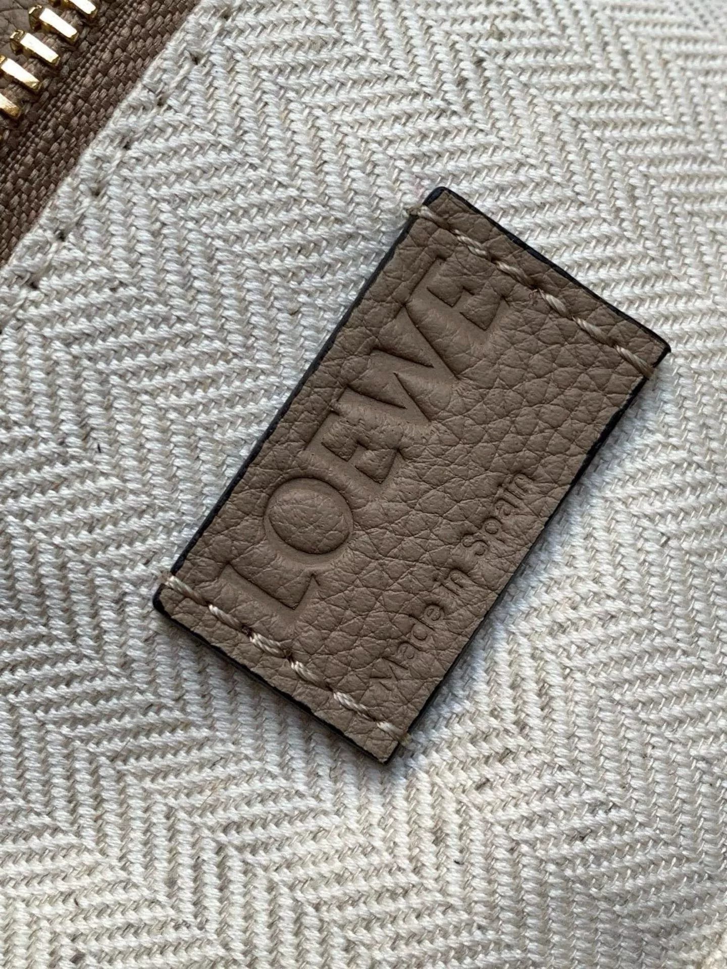 로에베 기하학 라인 핸드백 상세 이미지 9