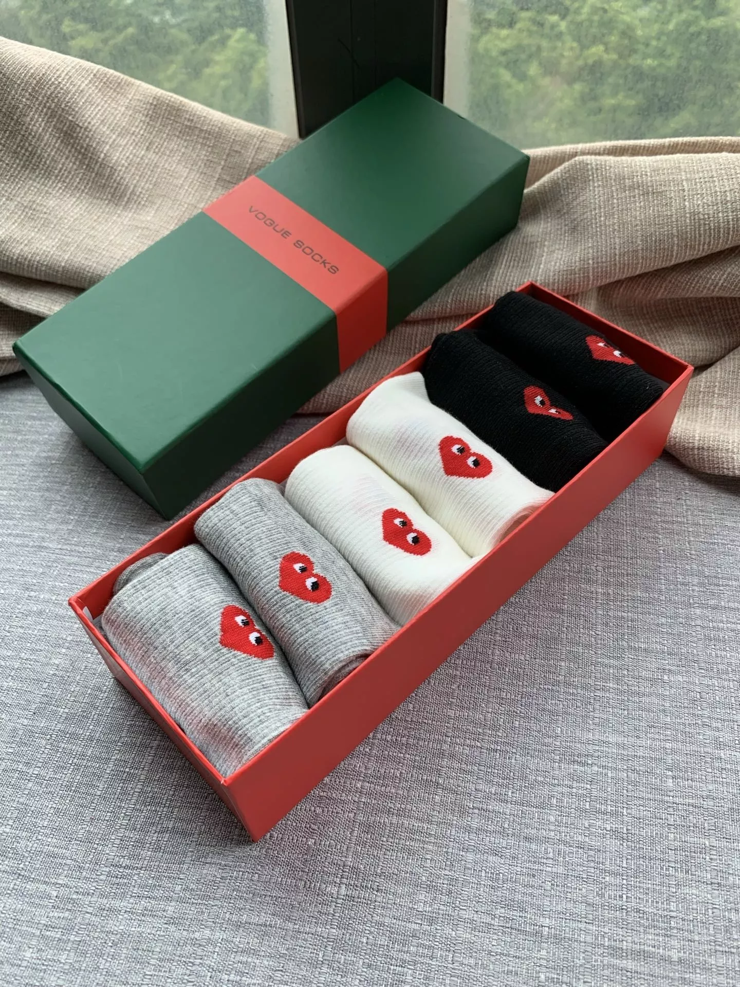 꼼데가르송 하트 포인트 코튼 단목 양말 상세 이미지 1