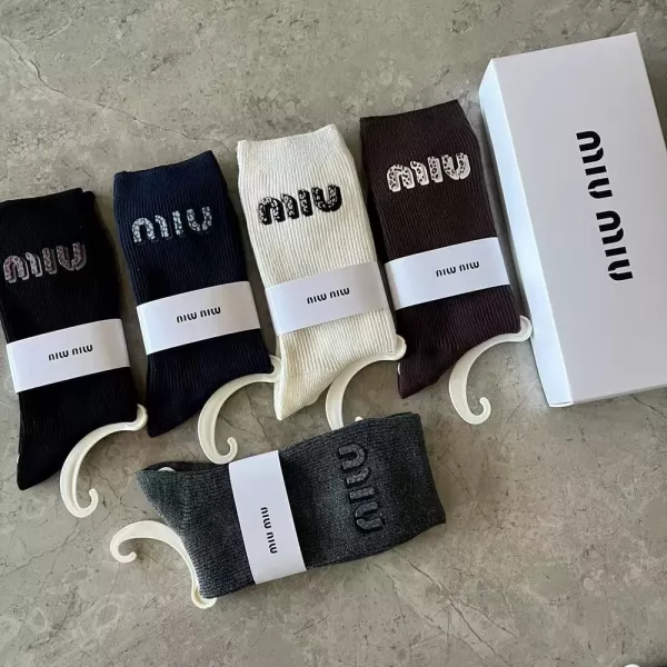 미우미우 고온 프린팅 레터링 코튼 중목 양말