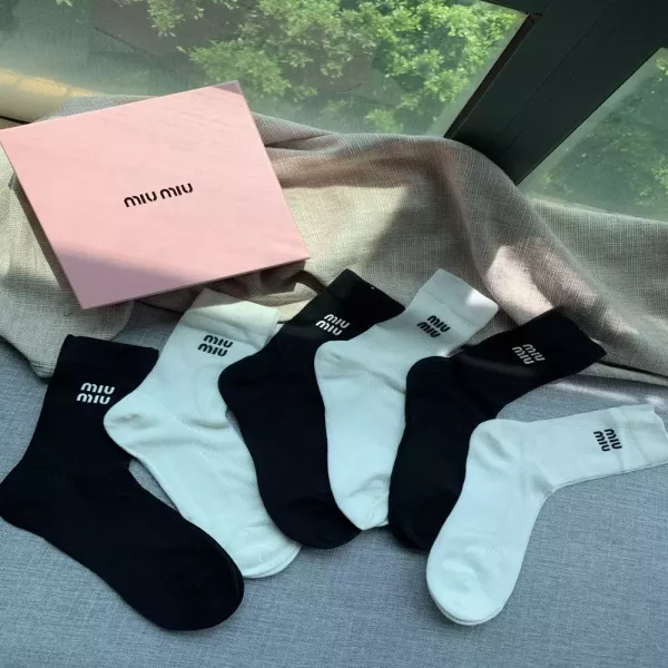 미우미우 실리콘 로고 코튼 중목 양말