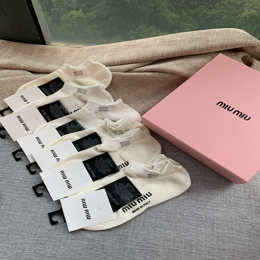 미우미우 실버 레터링 코튼 덧신 양말