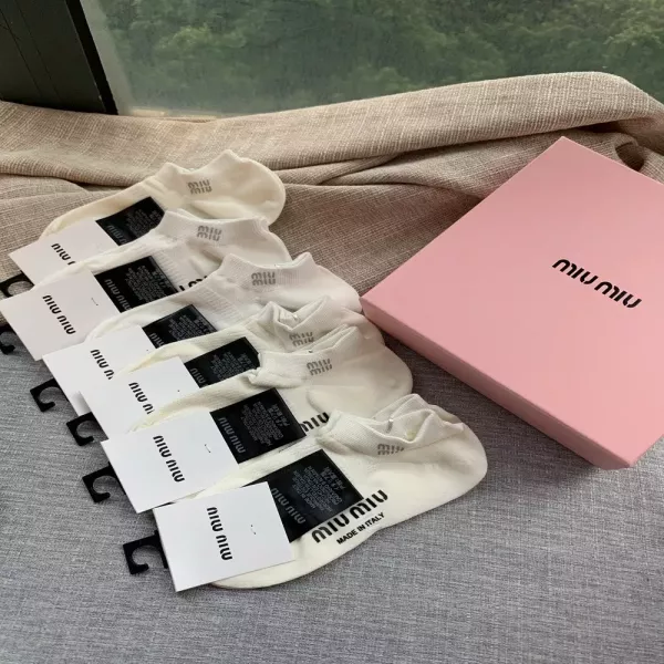 미우미우 실버 레터링 코튼 덧신 양말