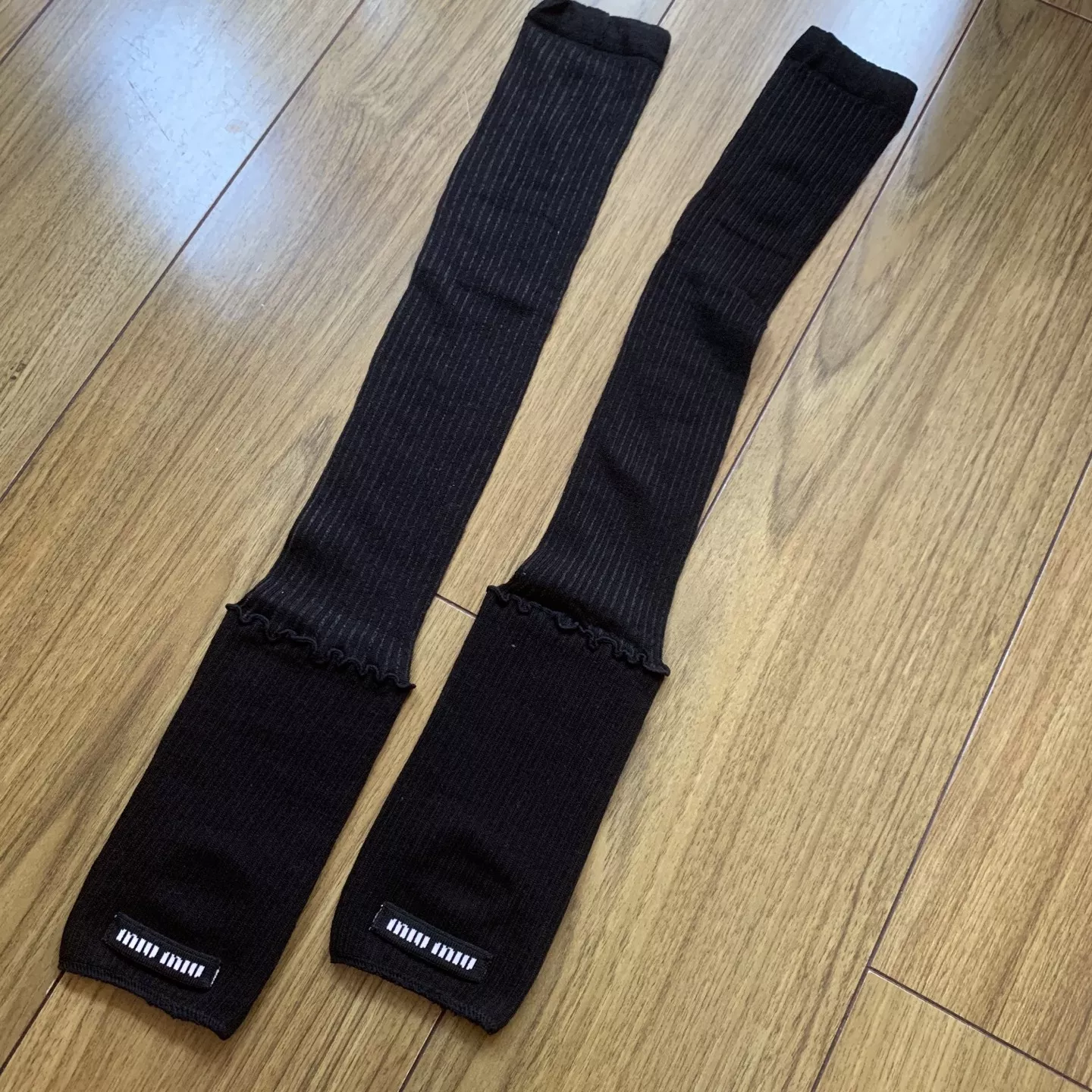 미우미우 오버니 삭스 스타일 양말 상세 이미지 8