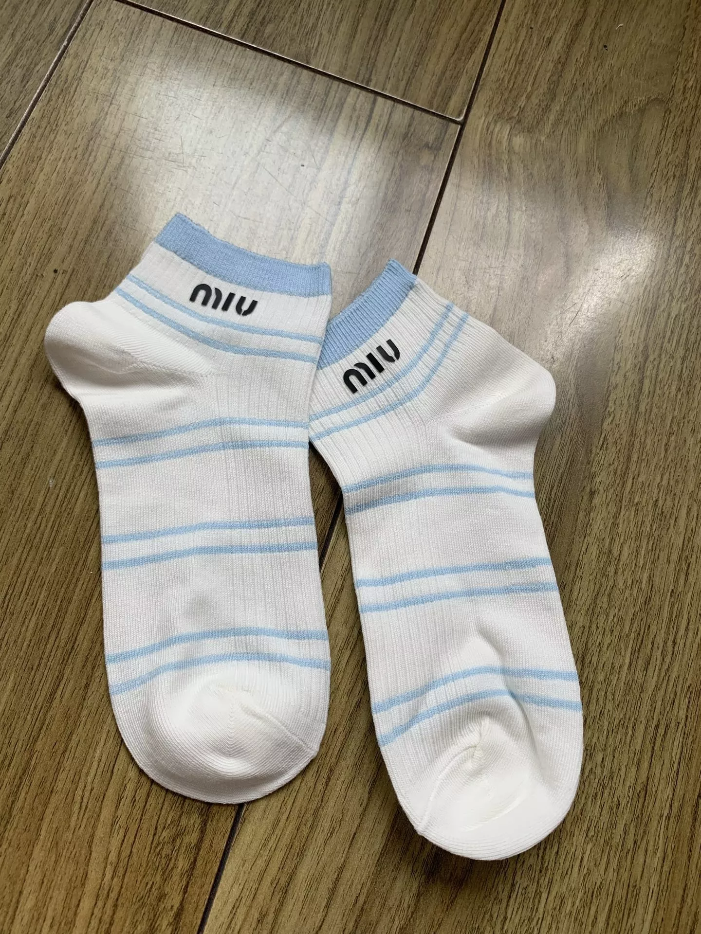 미우미우 손바느질 로고 포인트 코튼 양말 상세 이미지 6