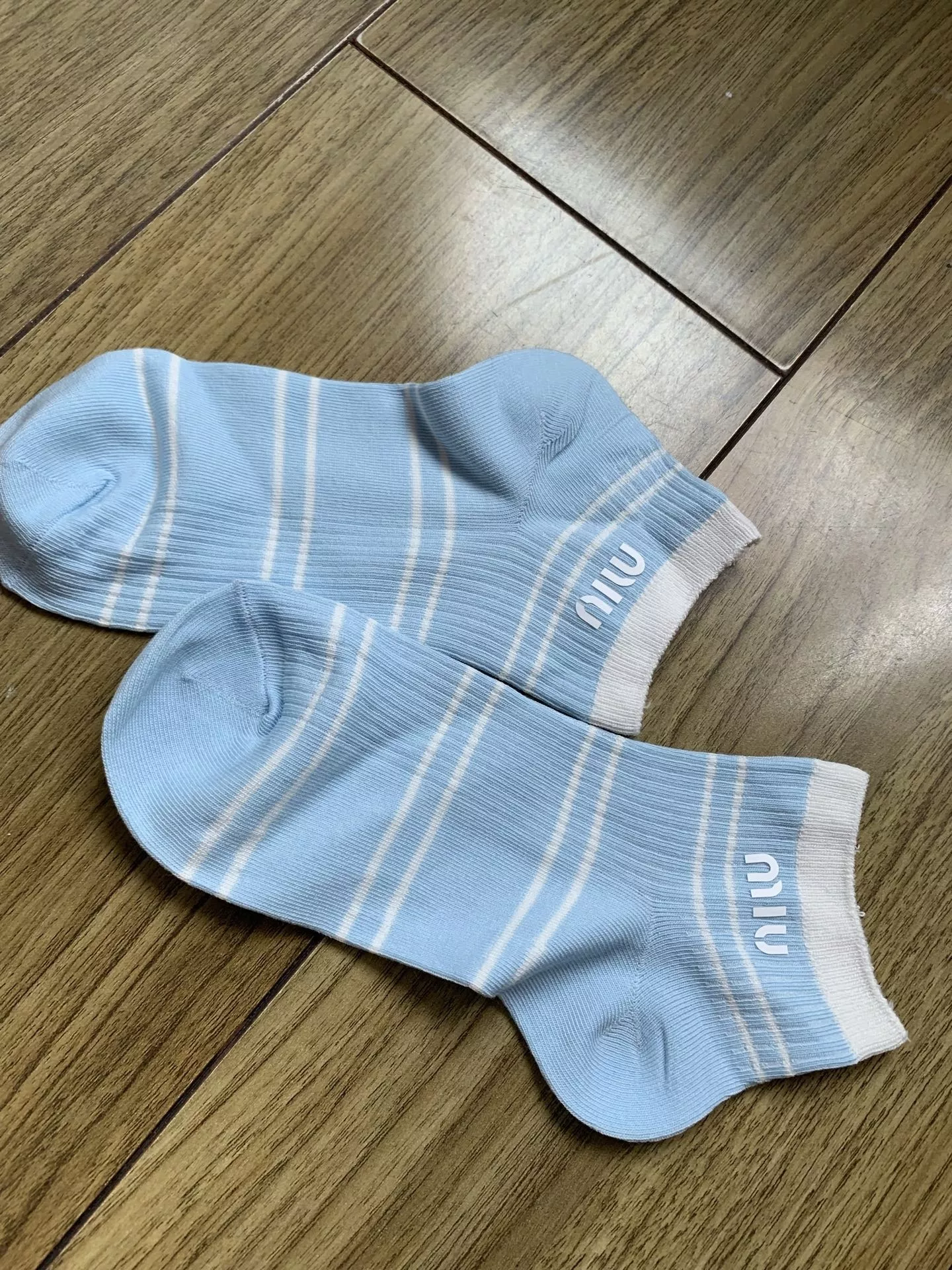 미우미우 손바느질 로고 포인트 코튼 양말 상세 이미지 5