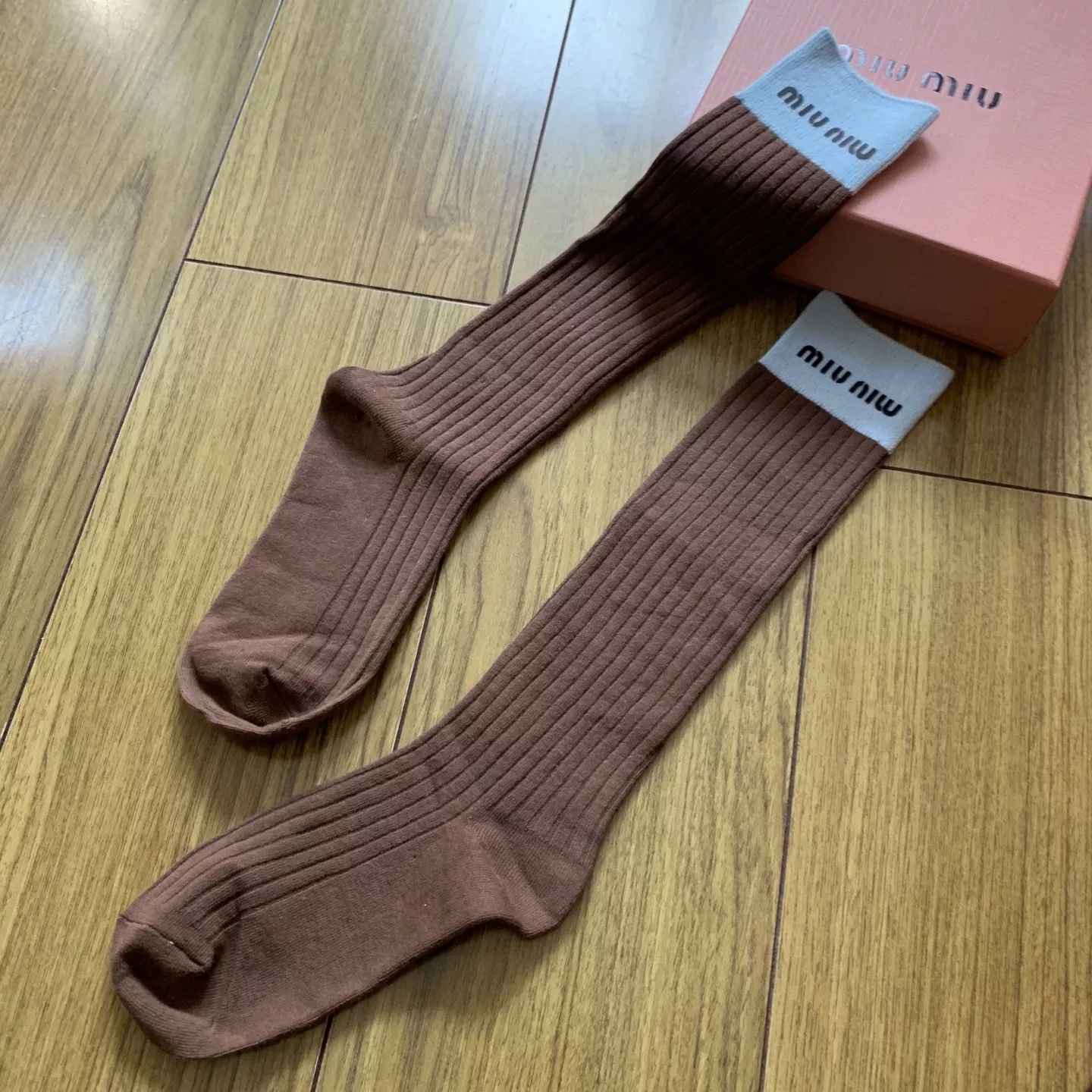 미우미우 레터링 배색 순면 니삭스 상세 이미지 6