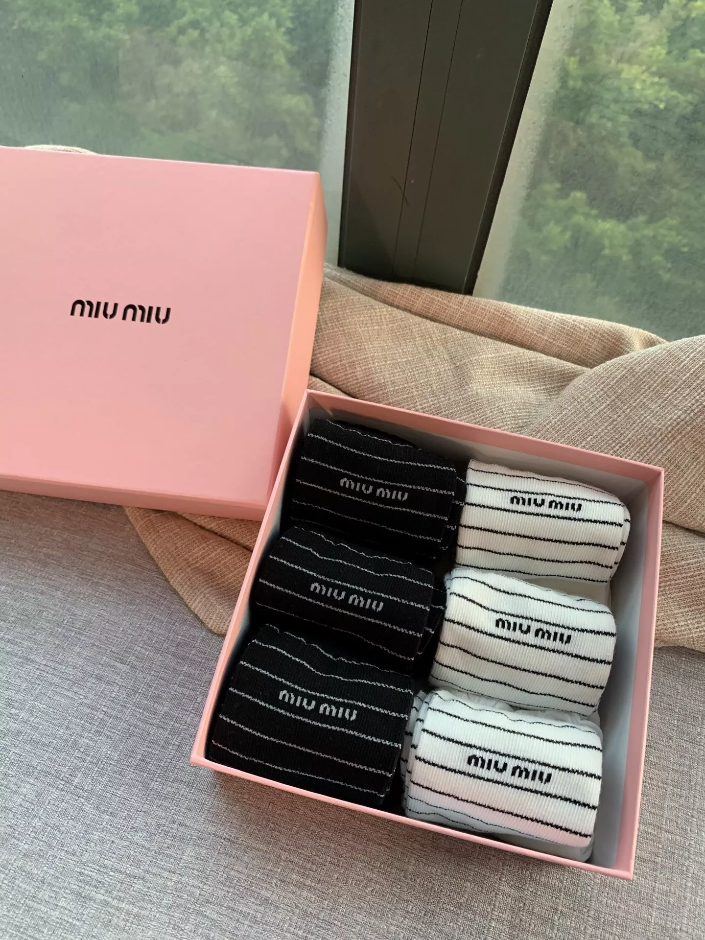 미우미우 모달 코튼 프릴 중목 양말 상세 이미지 1