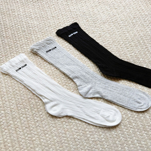 미우미우 실크 중목 양말