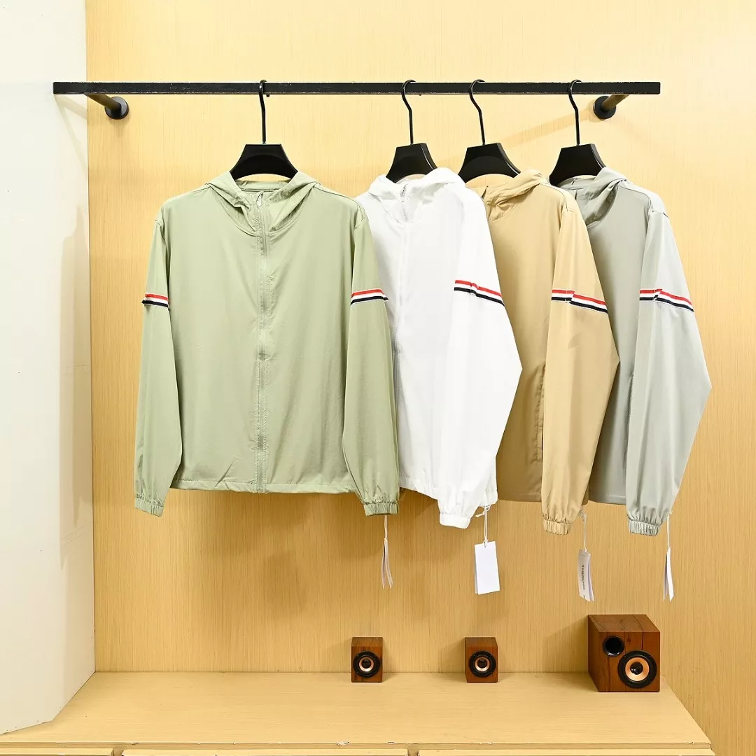 톰브라운 경량 후드 바람막이 재킷 상세 이미지 1