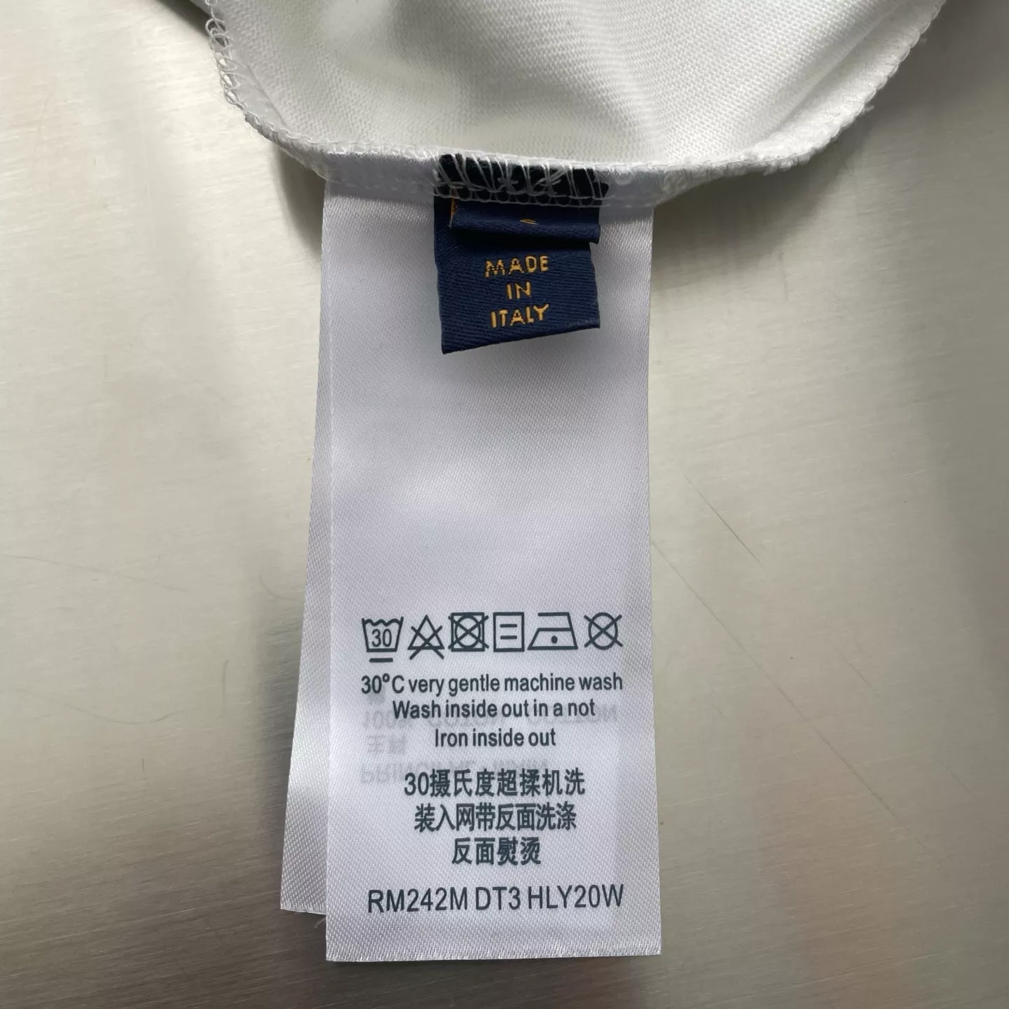 루이비통 비즈 자수 로고 라운드 티셔츠 상세 이미지 9