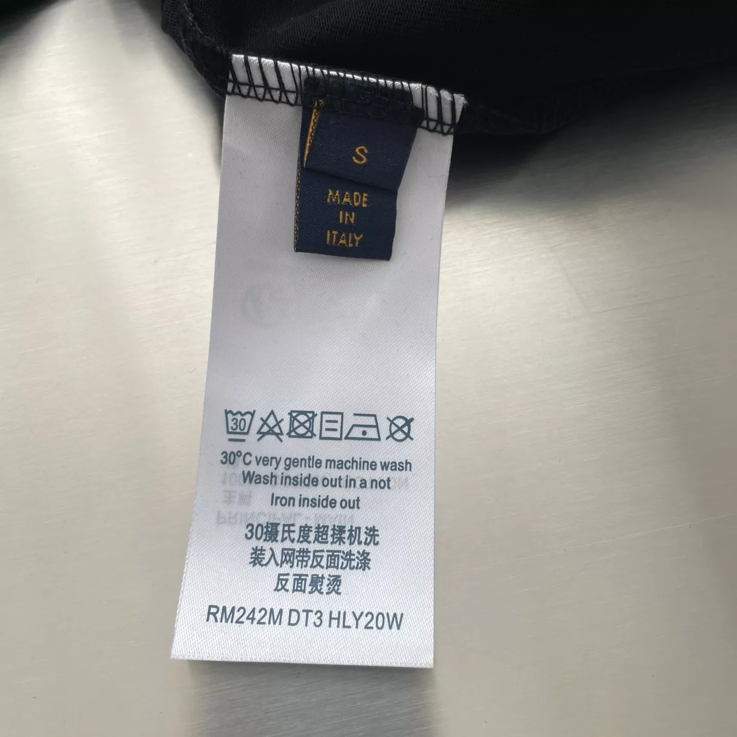 루이비통 비즈 자수 로고 라운드 티셔츠 상세 이미지 18