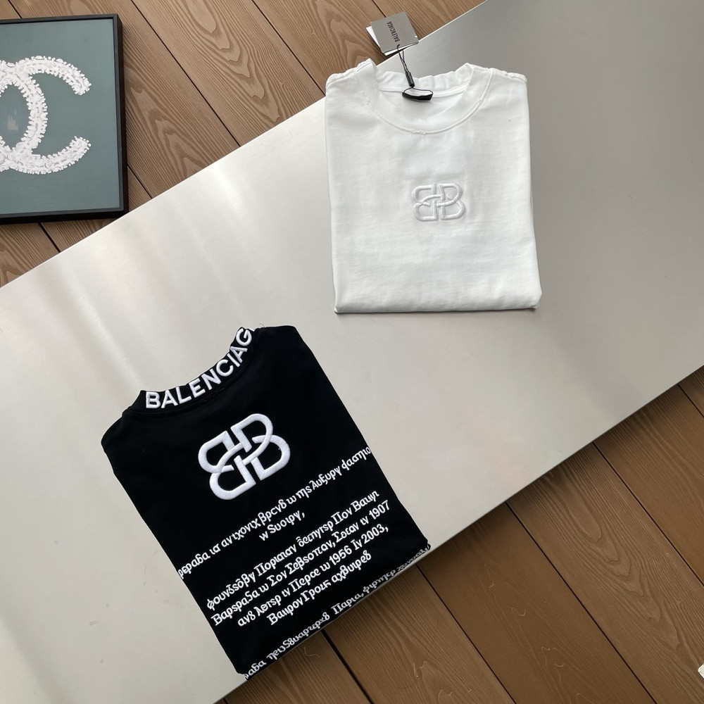 발렌시아가 로고 자수 라운드넥 티셔츠