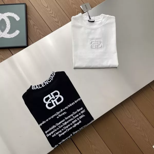 발렌시아가 로고 자수 라운드넥 티셔츠
