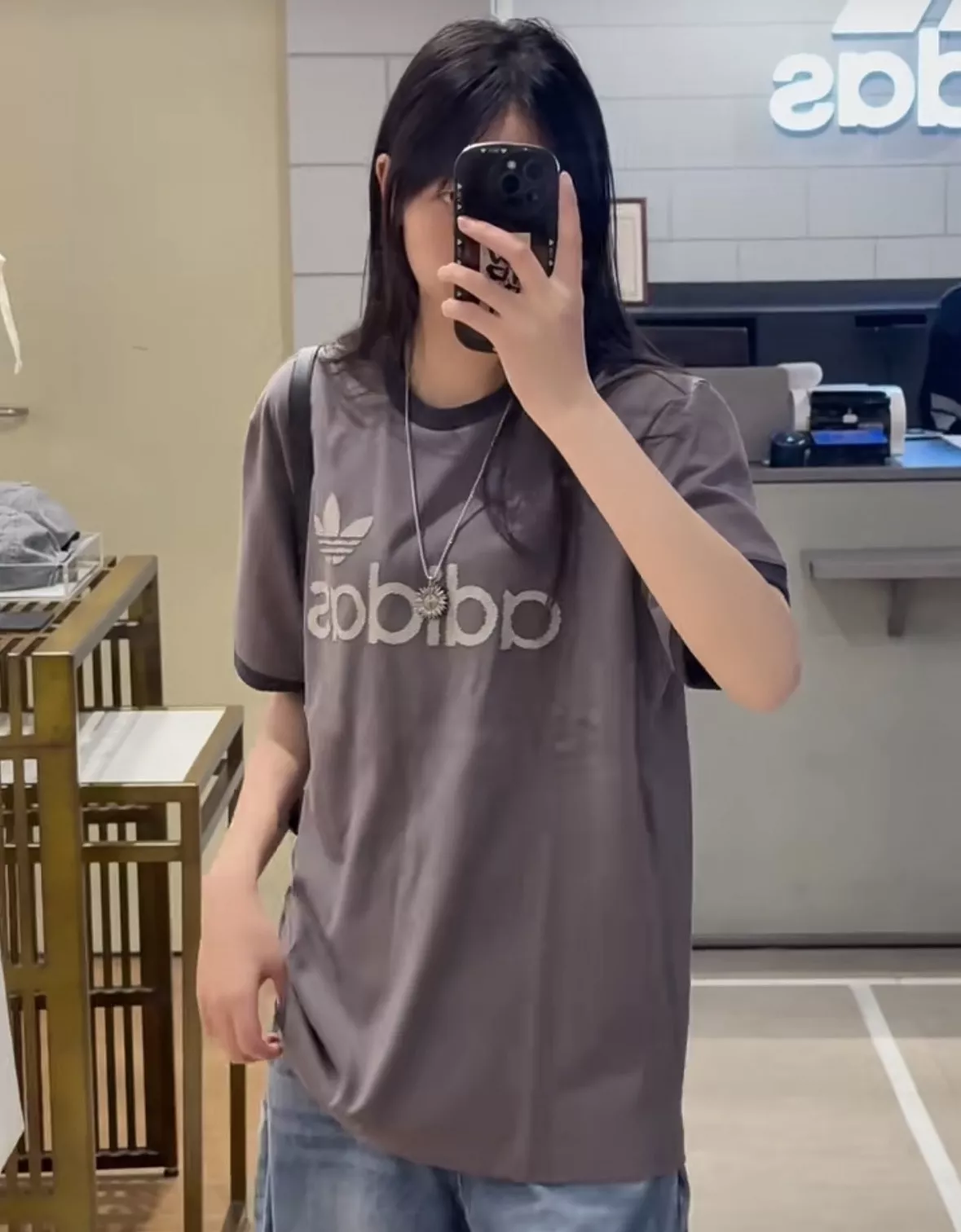 아디다스 삼선 로고 자수 라운드 반팔 티 상세 이미지 19