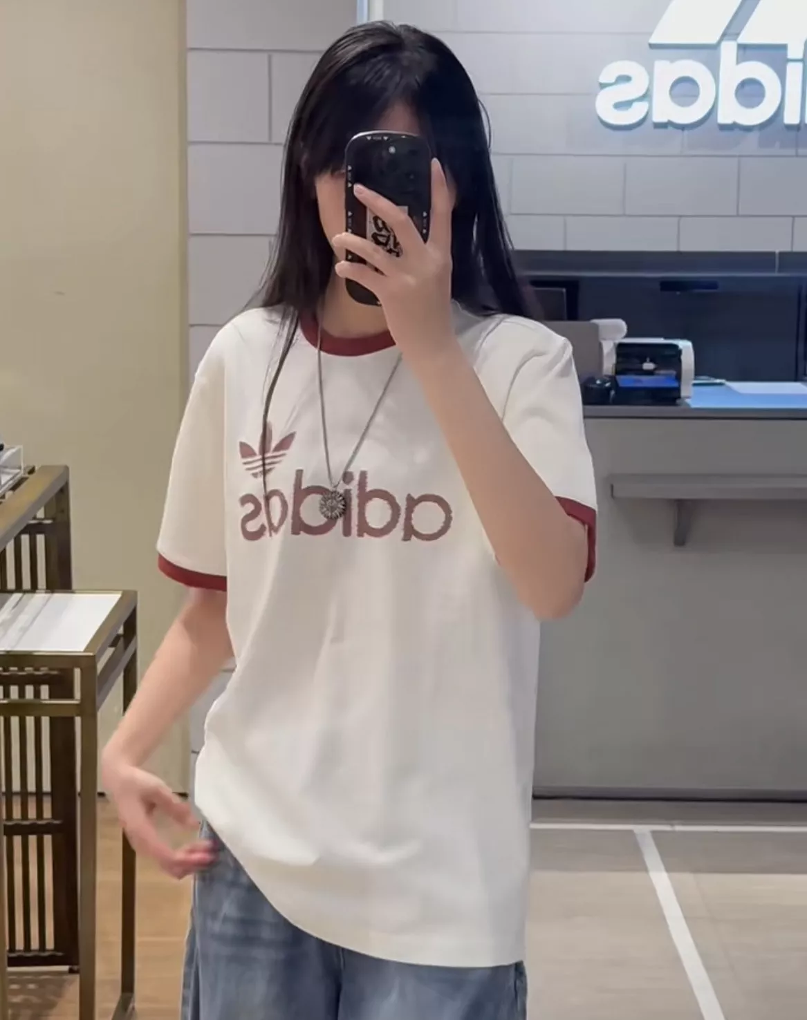 아디다스 삼선 로고 자수 라운드 반팔 티 상세 이미지 18